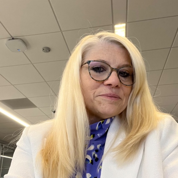 Meet your Posher, Deborah - Picture 2 of 2